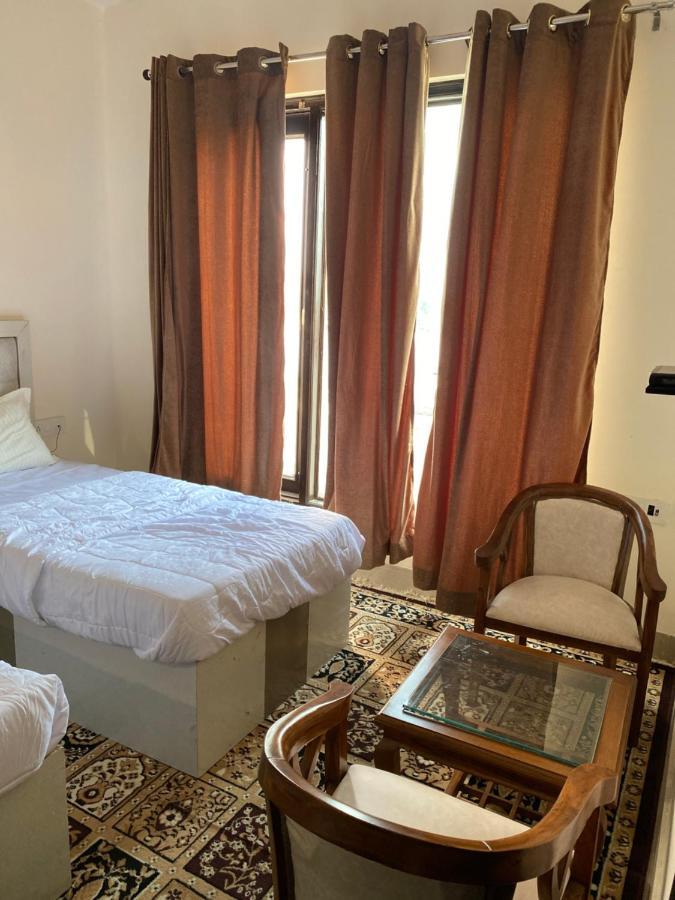 S.R Plaza Otel Khurja Dış mekan fotoğraf